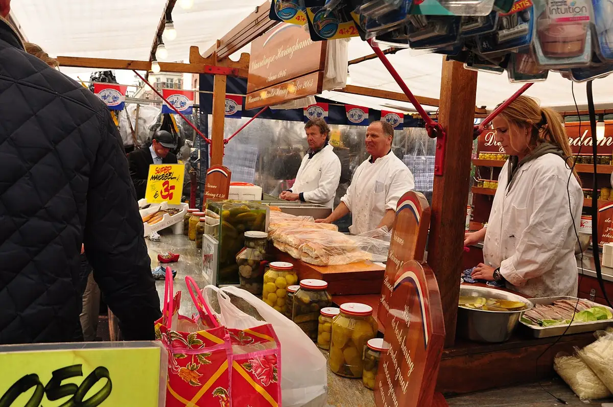 Селёдочный ларёк на Albert Cuypmarkt