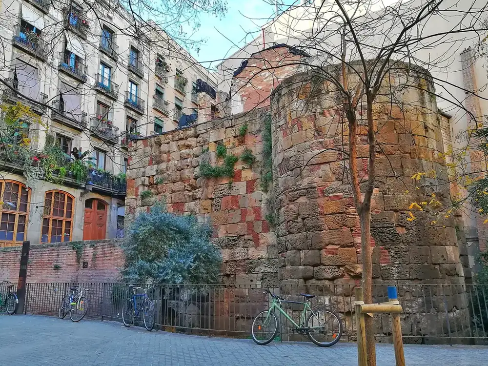 A Roman tower on Plaça dels Traginers