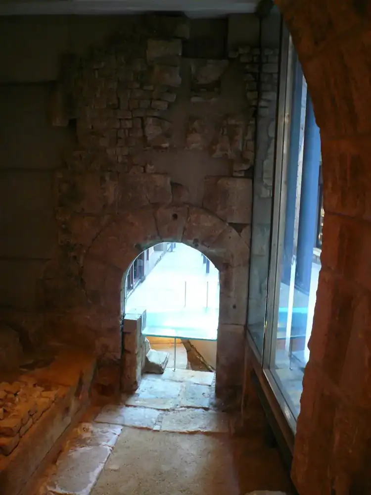 The passage of the Roman sea gate from the inside