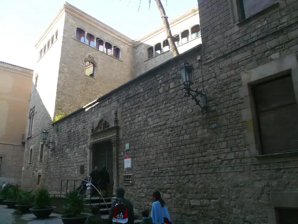 Casa de l'Ardiaca and a Roman tower