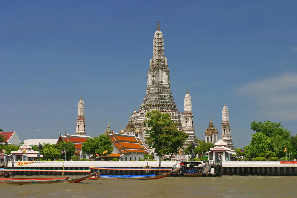 Wat Arun с реки Chao Phraya