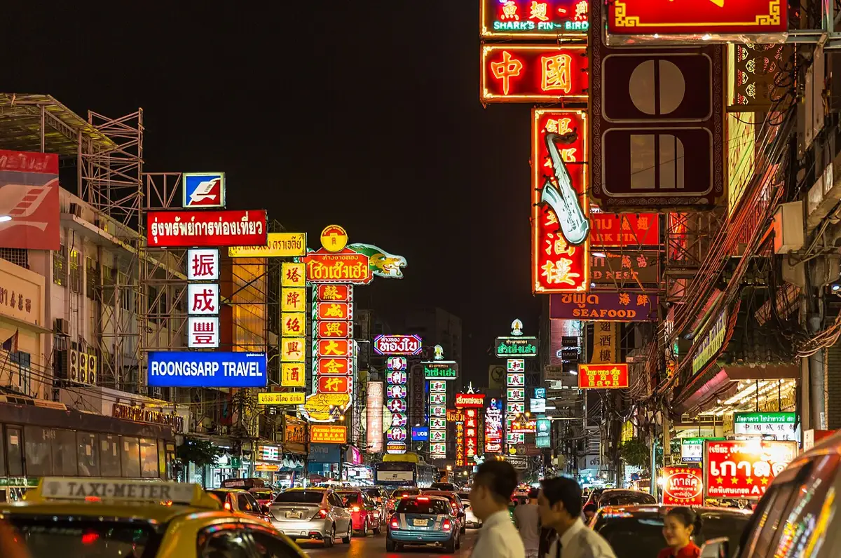 Yaowarat's neon signs at night