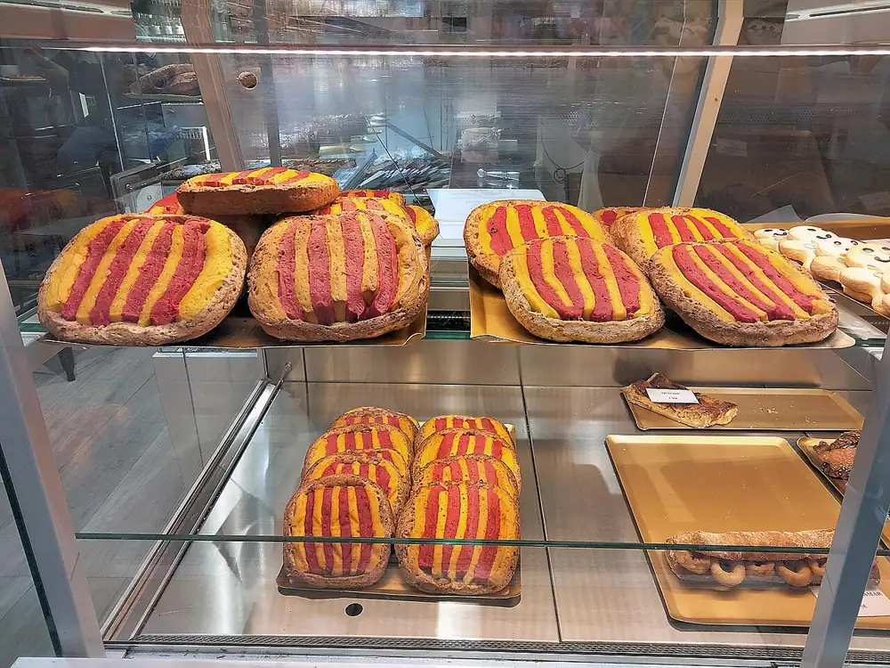Витрина пекарни в Барселоне