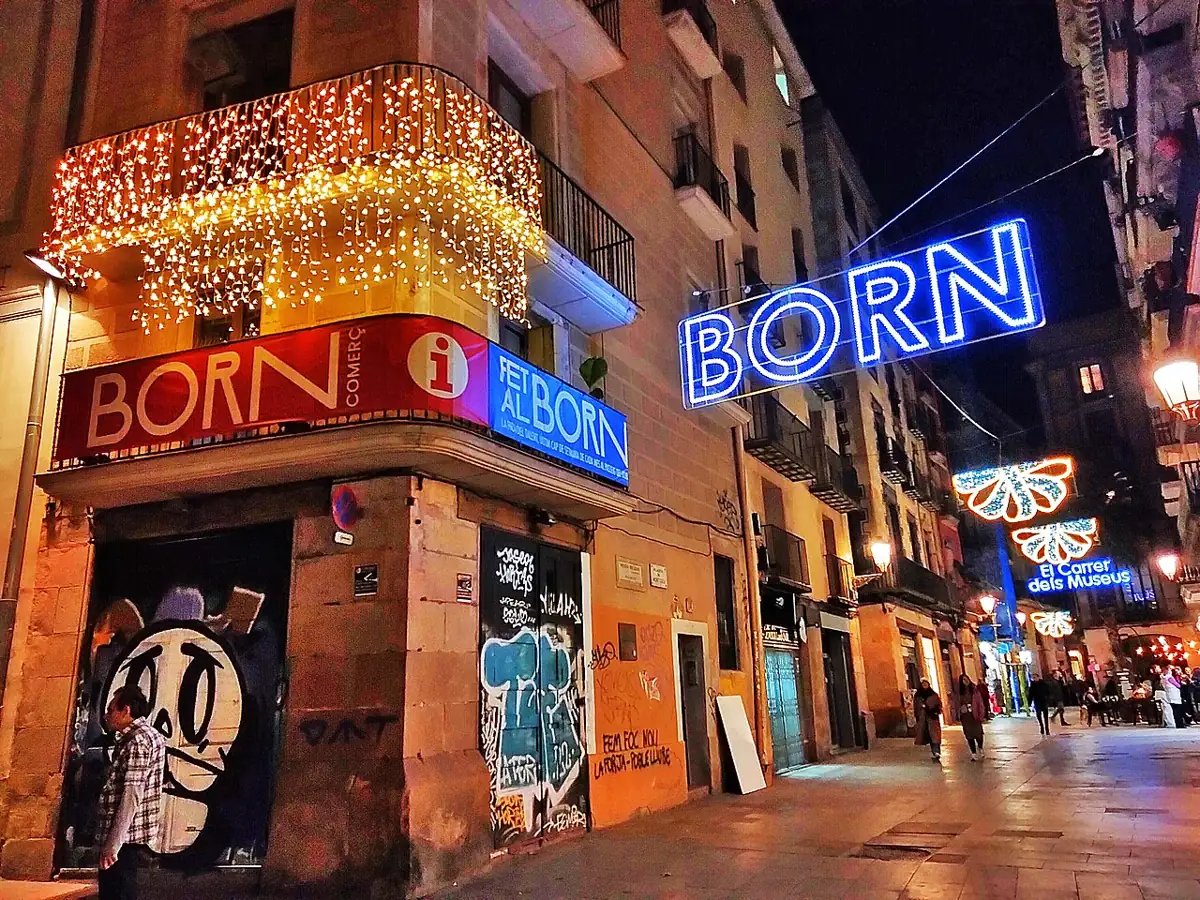 Carrer de Montcada вечером
