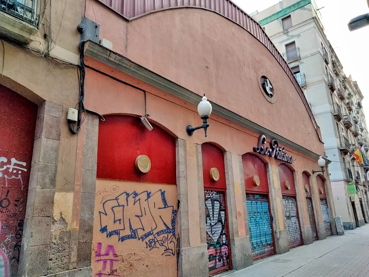 The La Paloma dance hall facade on Carrer del Tigre