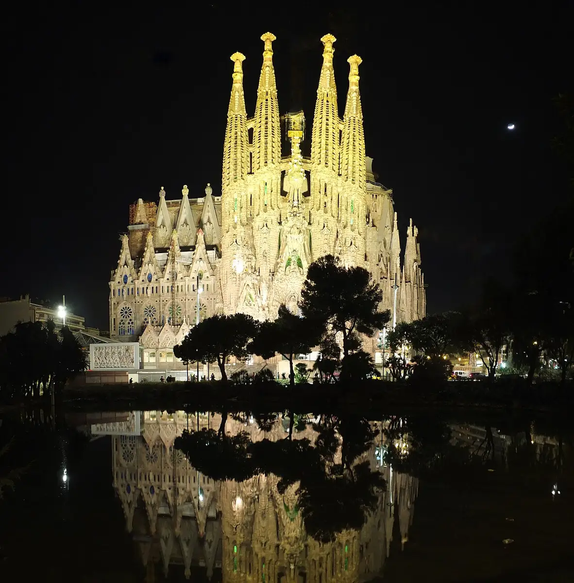 The Sagrada Família at night