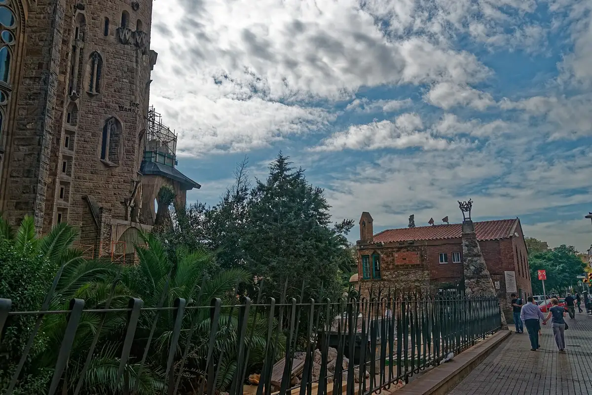 Carrer de Provença у Sagrada Família