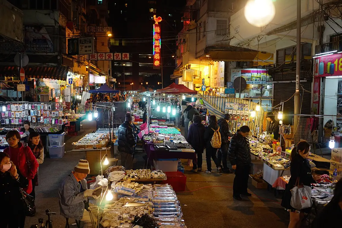 Temple Street in the evening