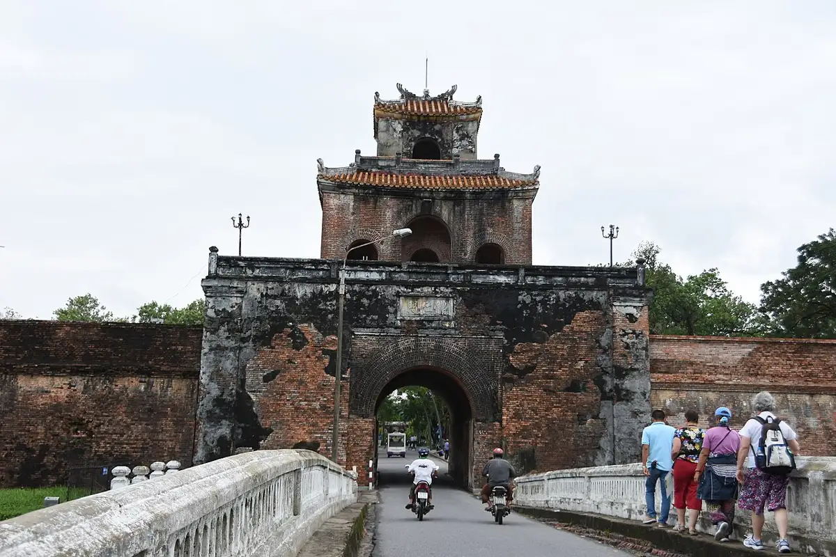 Ворота Ngọ Môn — главный вход в Императорский город Хюэ