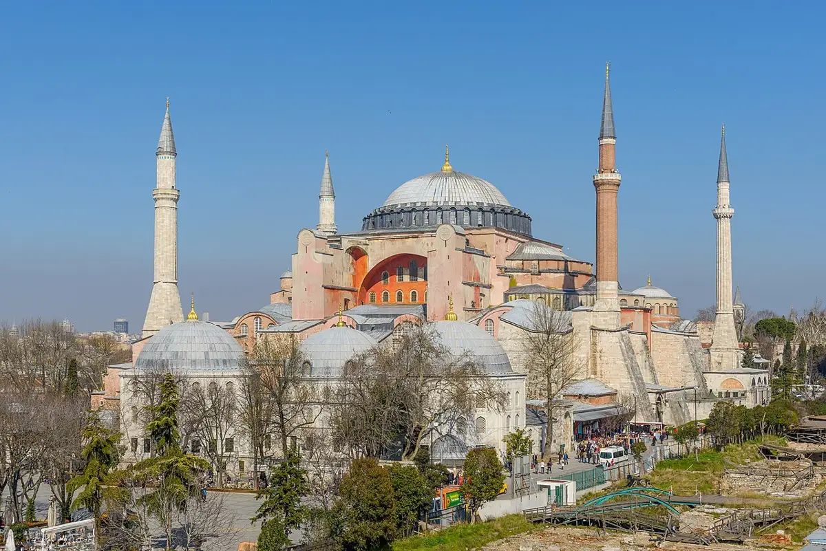 Hagia Sophia со стороны Sultanahmet