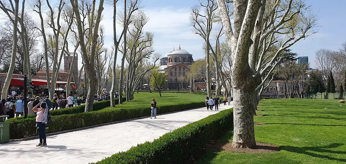 Первый двор дворца Topkapı