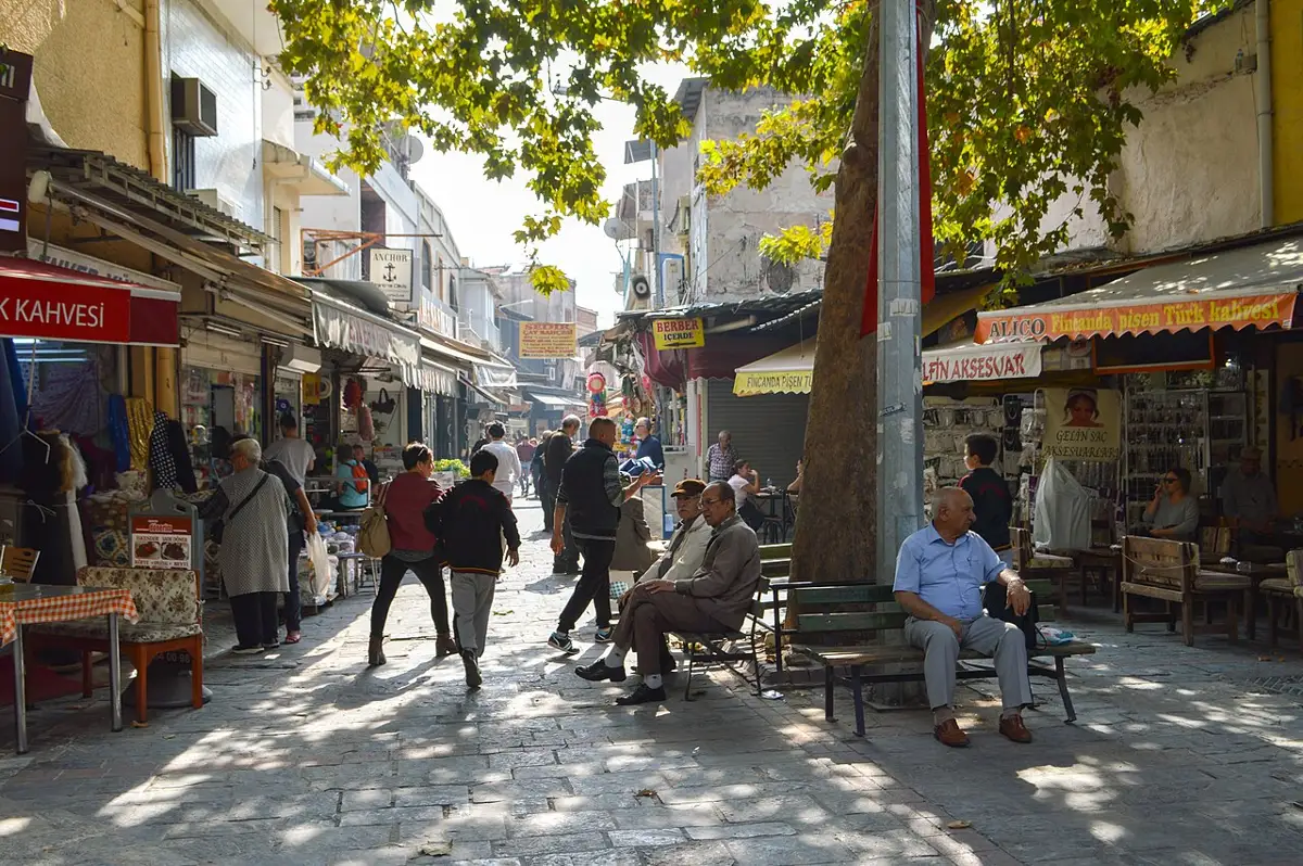 Улица базара Kemeraltı