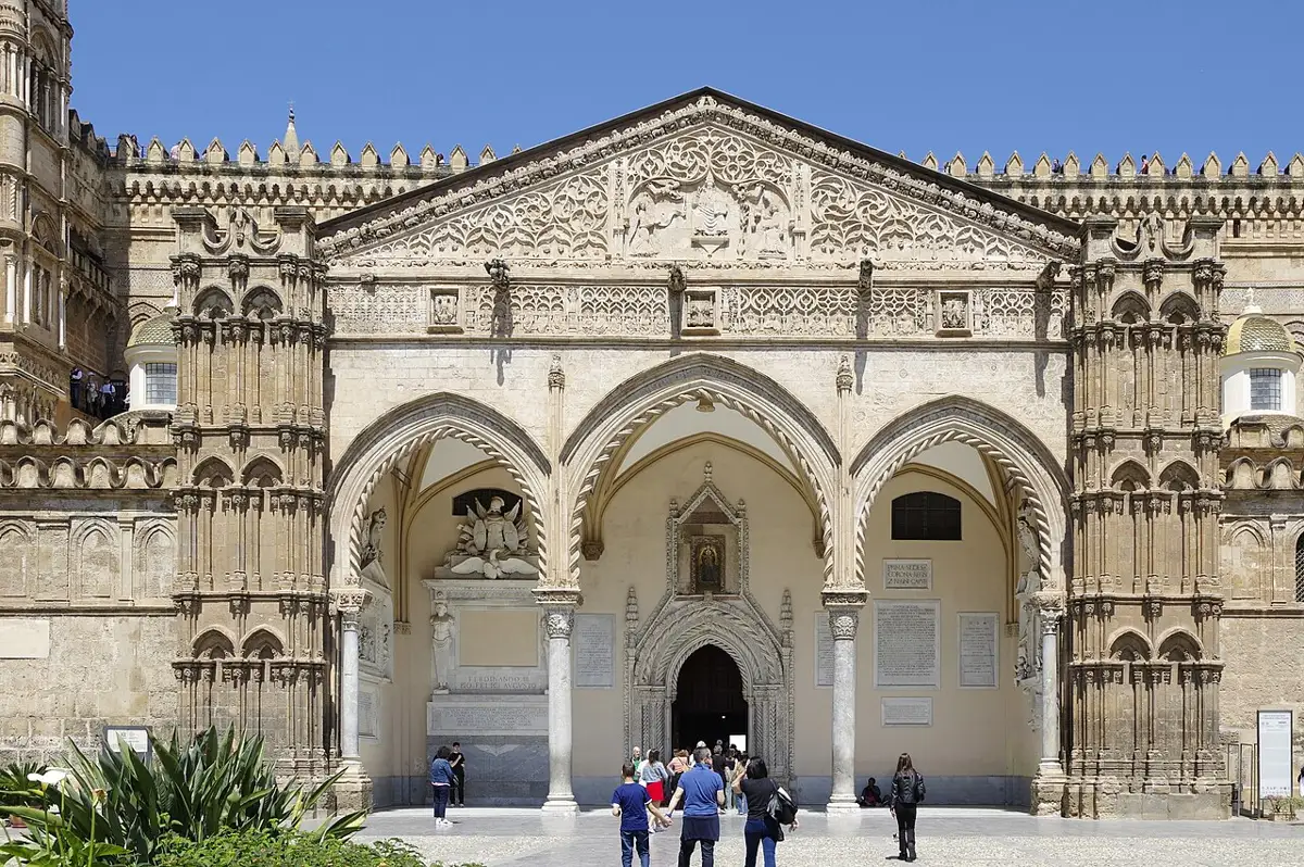 Южный портик Cattedrale di Palermo