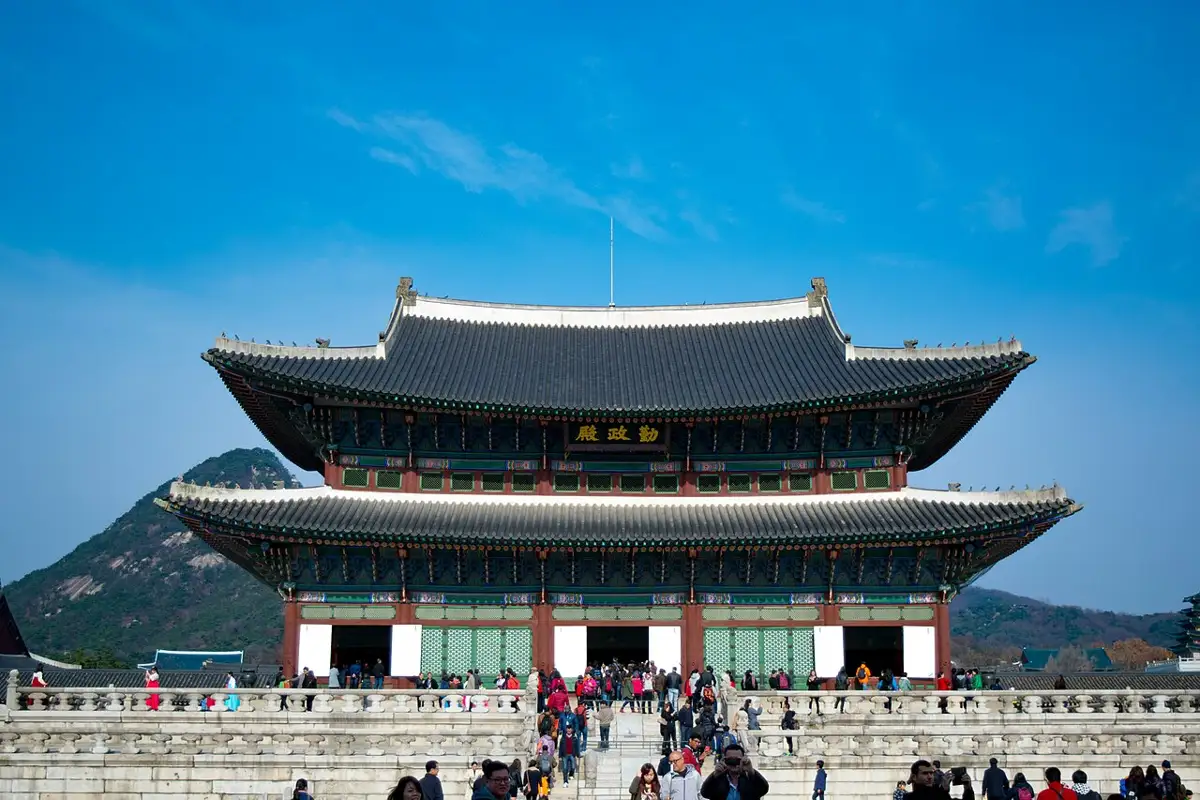 Тронный зал Geunjeongjeon во дворце Gyeongbokgung