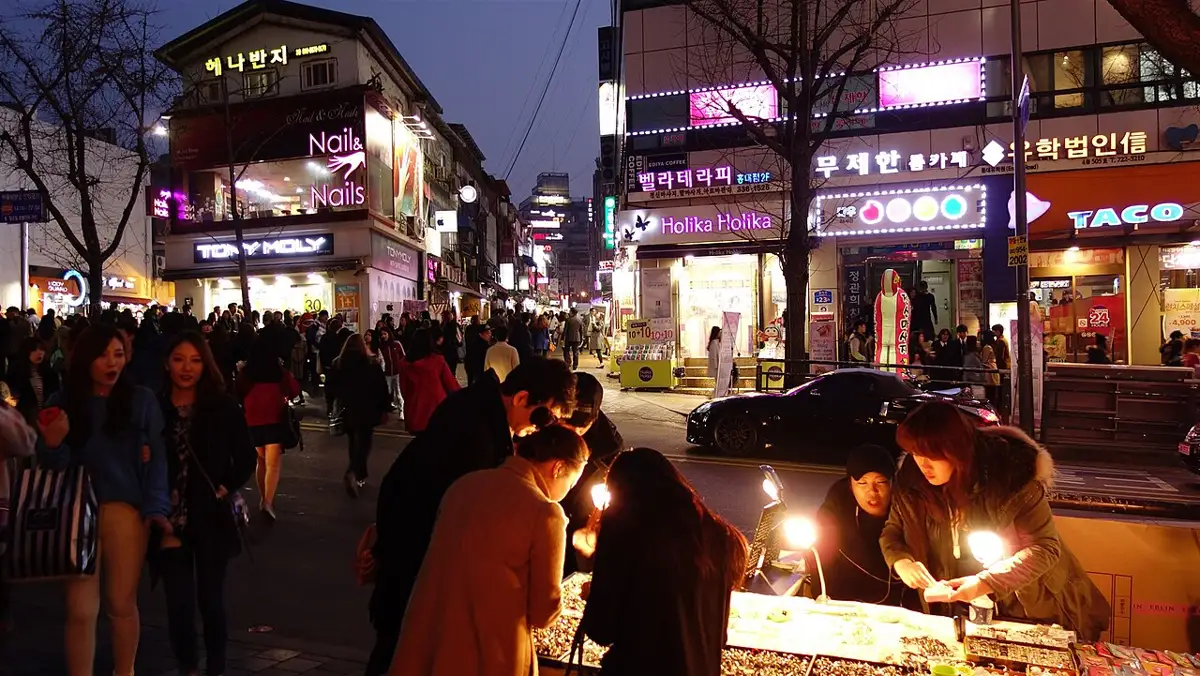 Hongdae вечером