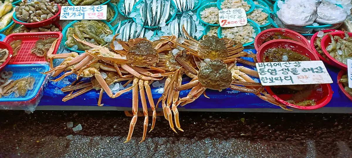 A crab stall at Mangwon Market