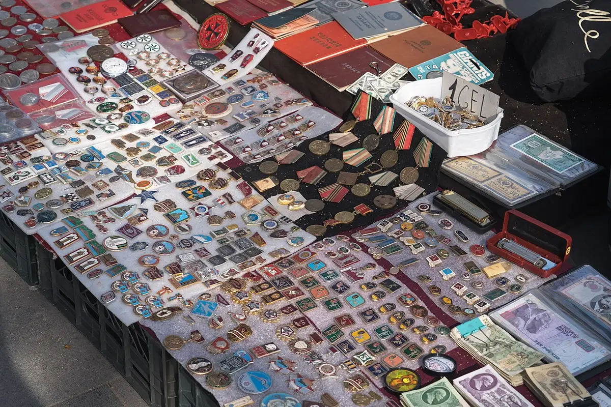 The flea market at the Dry Bridge