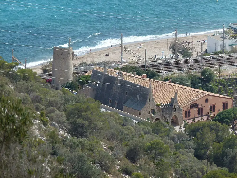 Celler Güell над морем в Garraf