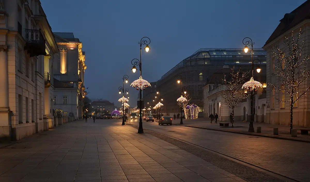 Krakowskie Przedmieście вечером
